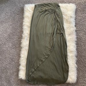 Maxi skirt with slit